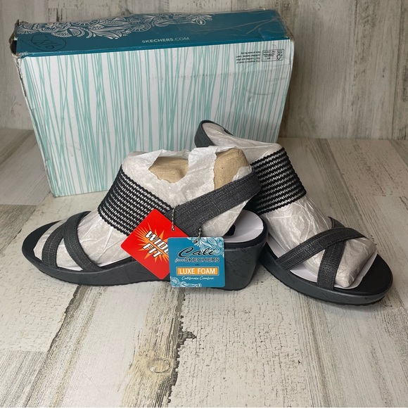 Skechers High Tea Luxe Foam Cali Comfort Wedge Sandals size 8W- Black NWT NIB - Picture 3 of 8